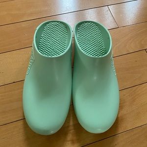 Limited Edition Pistachio Calzuros